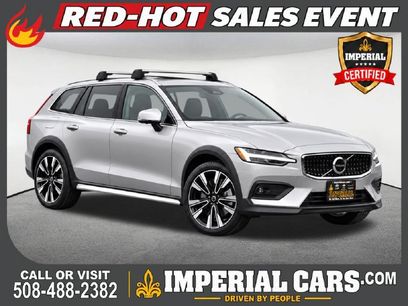 Used 2025 Volvo V60 B5 Cross Country Ultra w/ Protection Package Premier