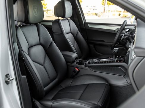 Certified 2026 Porsche Macan AWD/4WD image 46