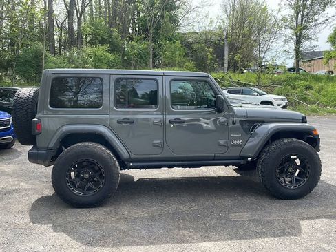 Used 2022 Jeep Wrangler Unlimited Sahara w/ Cold Weather Group AWD/4WD image 9