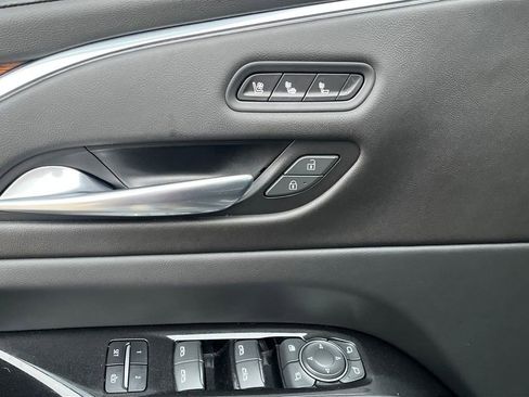 Used 2022 Cadillac Escalade Premium Luxury image 18