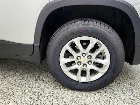 Used 2021 Chevrolet Traverse LT AWD/4WD image 9