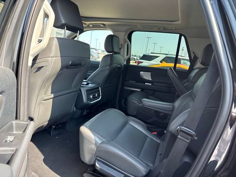 Used 2025 Ford Expedition Active AWD/4WD image 12