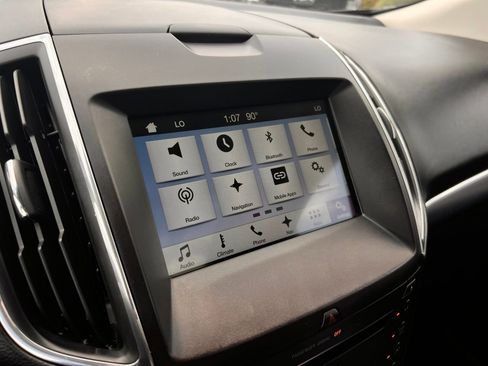 Used 2018 Ford Edge Titanium w/ Equipment Group 301A FWD image 9