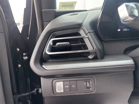 Certified 2025 Chevrolet Traverse LT image 20