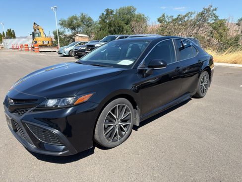 Certified 2022 Toyota Camry SE w/ Cold Weather Package AWD/4WD image 11