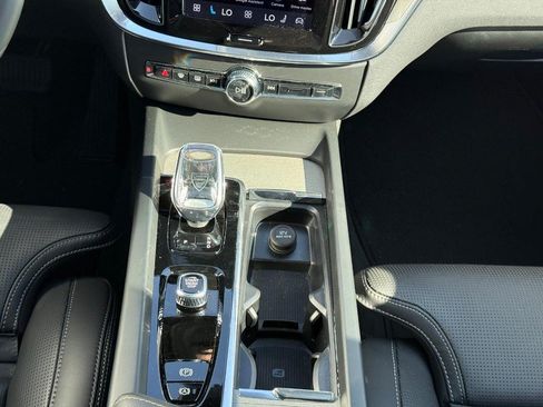 Certified 2025 Volvo V60 B5 Cross Country Ultra AWD/4WD image 15