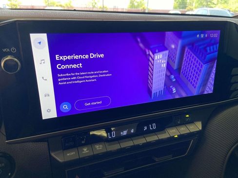 Used 2025 Toyota Camry SE w/ Multimedia Upgrade Package image 30