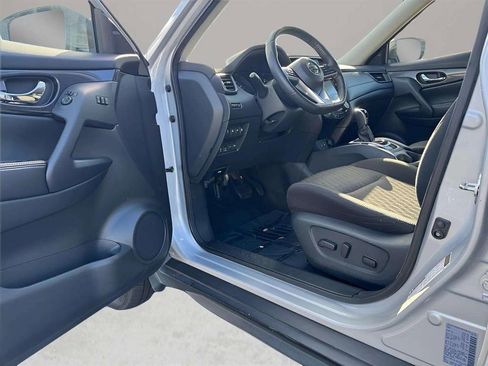 Used 2019 Nissan Rogue SV w/ Premium Package image 12