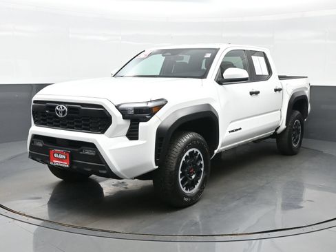 Used 2024 Toyota Tacoma TRD Off-Road AWD/4WD image 2