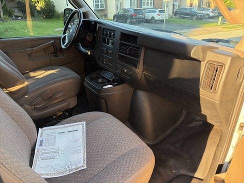 Used 2019 Chevrolet Express 2500 w/ Driver Convenience Package RWD image 6