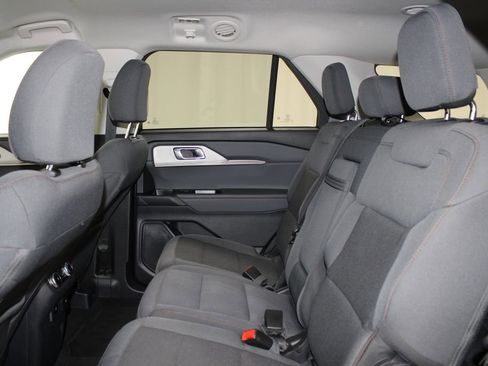 Used 2025 Ford Explorer Active image 19