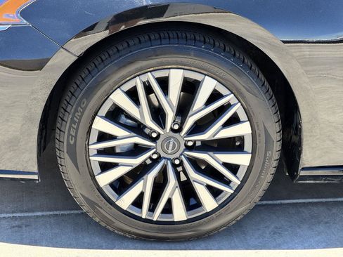 Used 2024 Nissan Altima 2.5 SV FWD image 9