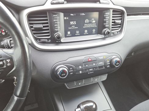 Used 2018 Kia Sorento AWD image 26