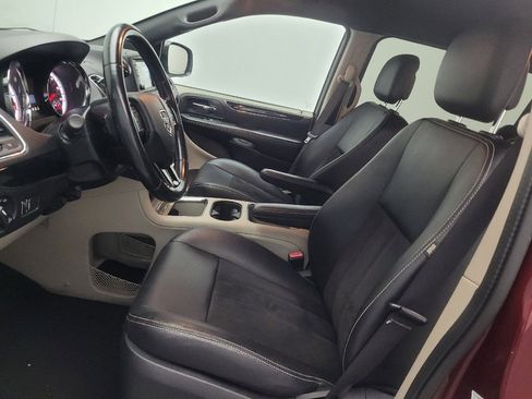 Used 2019 Dodge Grand Caravan SXT FWD image 17