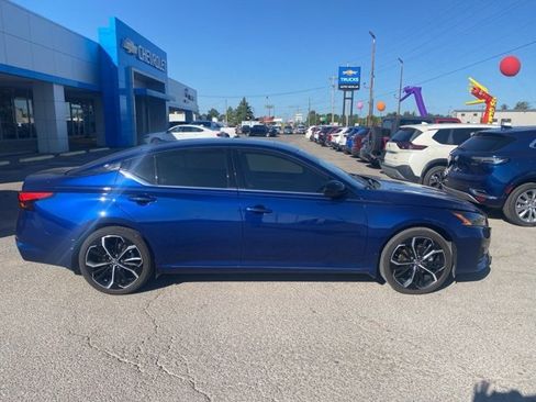 Used 2024 Nissan Altima 2.5 SR w/ SR Premium Package image 7