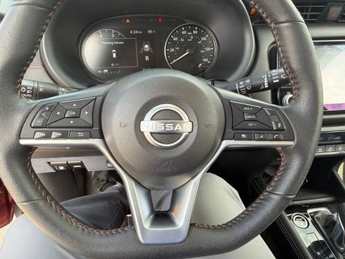Used 2022 Nissan Kicks SR FWD image 15