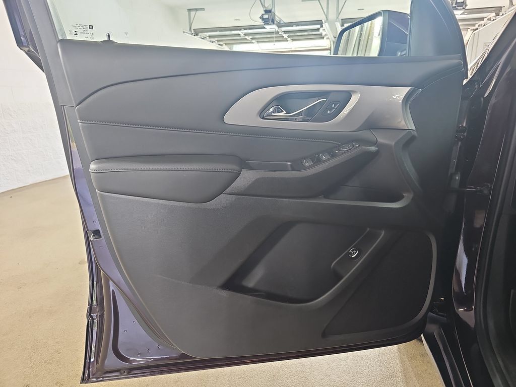 Certified 2023 Chevrolet Traverse LT FWD image 33