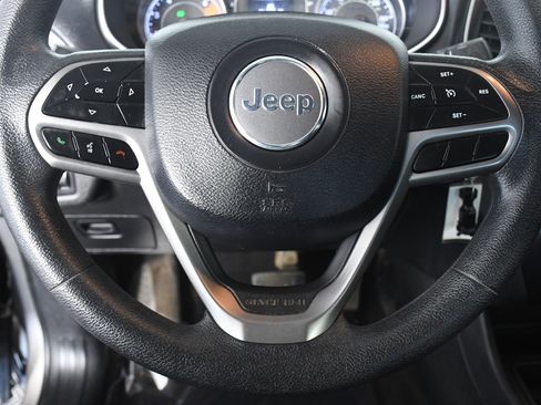Used 2019 Jeep Cherokee Latitude w/ Popular Appearance Group image 10