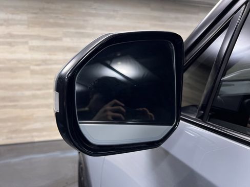 Used 2024 Rivian R1S Adventure image 29