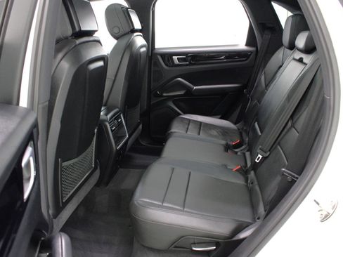 Used 2020 Porsche Cayenne AWD/4WD image 34