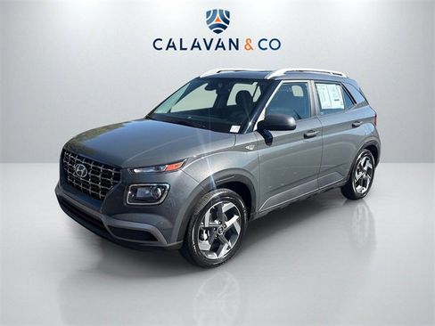 Used 2024 Hyundai Venue SEL image 3