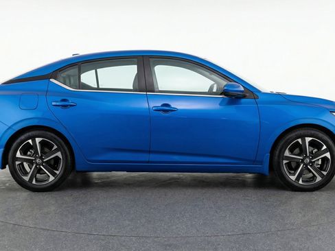 Used 2025 Nissan Sentra SV FWD image 11