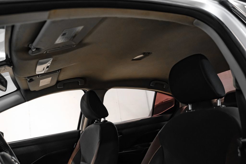Used 2020 Nissan Versa SR FWD image 27
