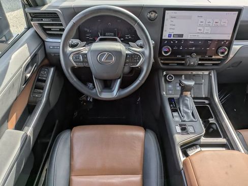 Used 2024 Lexus GX 550 w/ Accessory Package (Z1) AWD/4WD image 16