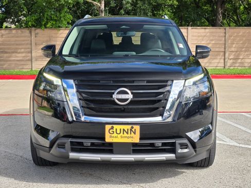 Used 2025 Nissan Pathfinder SL AWD/4WD image 8