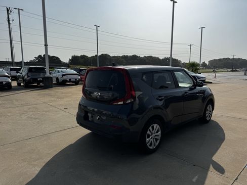 Certified 2022 Kia Soul LX FWD image 16