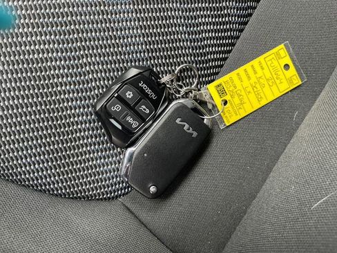 Used 2025 Kia Seltos LX AWD/4WD image 22