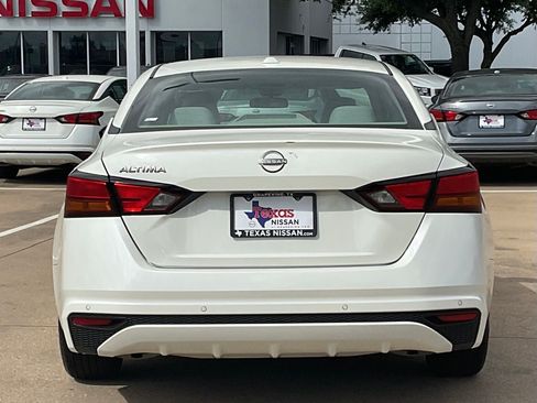 Used 2025 Nissan Altima 2.5 SV FWD image 5