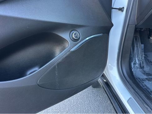 Used 2019 Buick Enclave Essence image 36