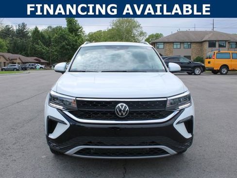 Used 2024 Volkswagen Taos SE FWD image 3