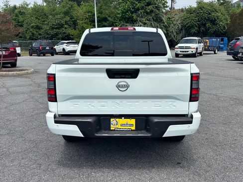 Used 2025 Nissan Frontier SV RWD image 25