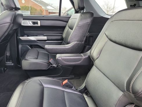 Used 2023 Ford Explorer Limited w/ Limited Technology Package image 12