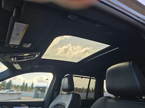 Used 2022 Jeep Grand Cherokee Trailhawk w/ Luxury Tech Group III image 23