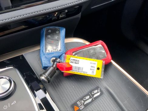 Used 2025 Buick Enclave Avenir w/ Super Cruise Package image 15