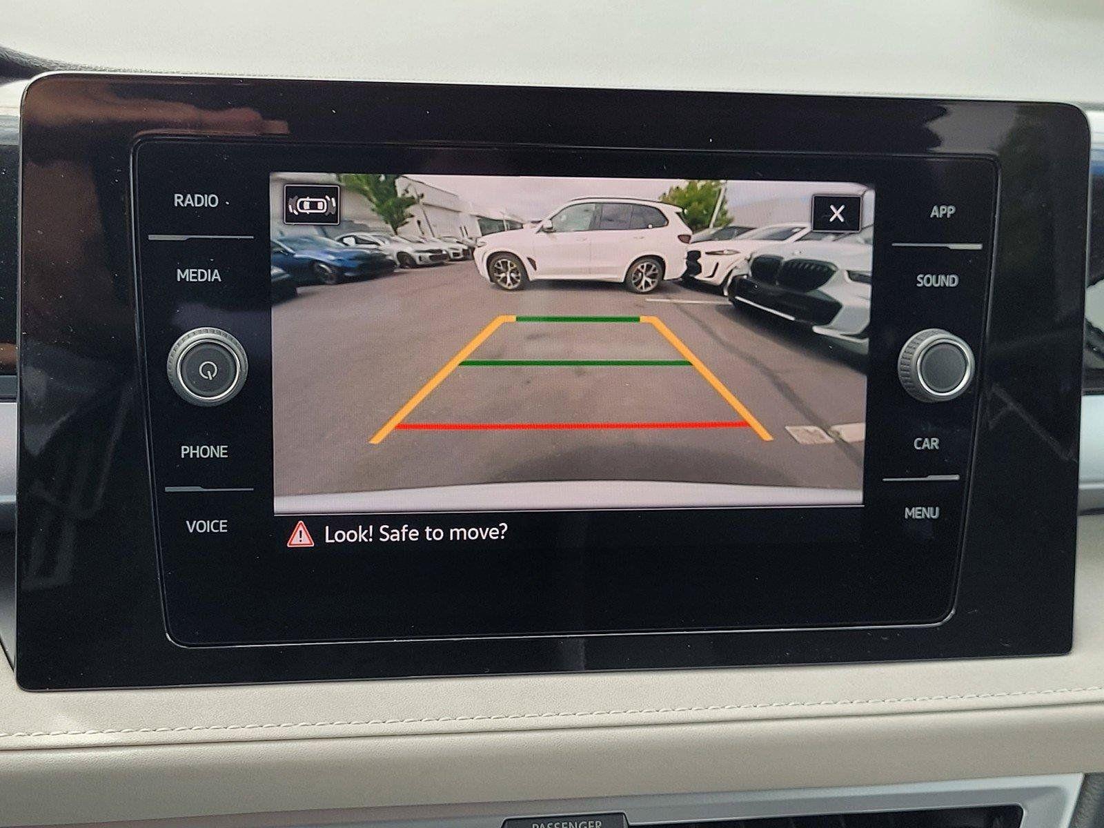 Certified 2025 Volkswagen Taos SE FWD image 13