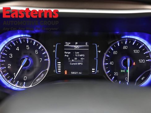 Used 2022 Chrysler Voyager LX image 18