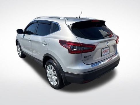 Used 2021 Nissan Rogue Sport SV image 3