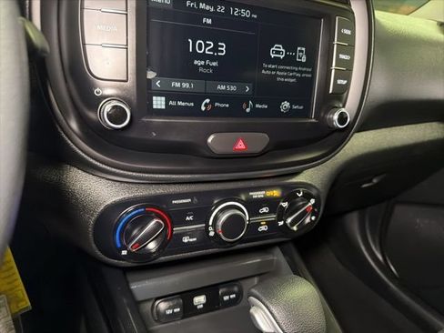 Used 2025 Kia Soul LX FWD image 29