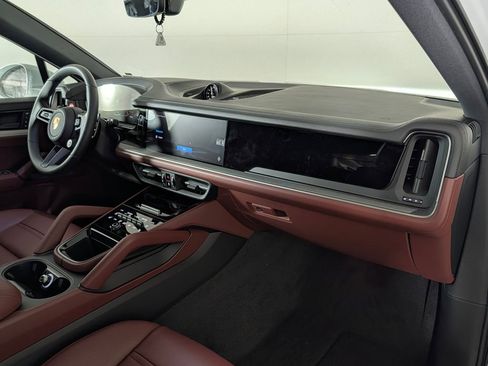 New 2026 Porsche Cayenne Coupe image 19