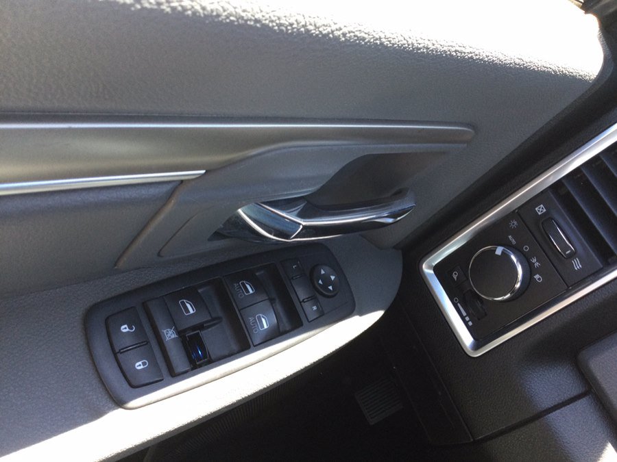 Used 2019 RAM 1500 Classic SLT AWD/4WD image 34