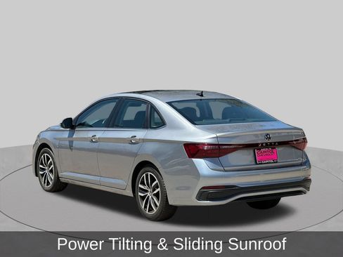 Used 2025 Volkswagen Jetta SE FWD image 3
