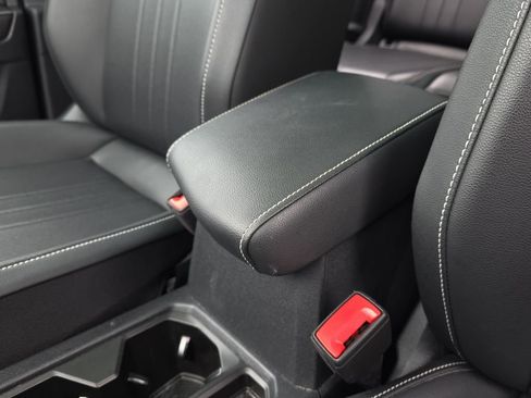 Used 2024 Volkswagen Tiguan SE image 11