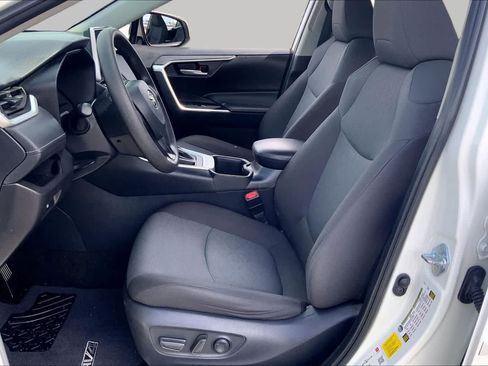 Used 2025 Toyota RAV4 XLE FWD image 8