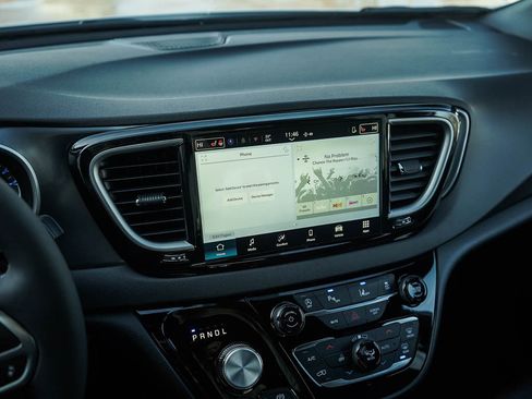 New 2026 Chrysler Voyager LX FWD image 25