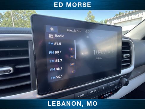 Used 2025 Hyundai Venue SEL FWD image 13
