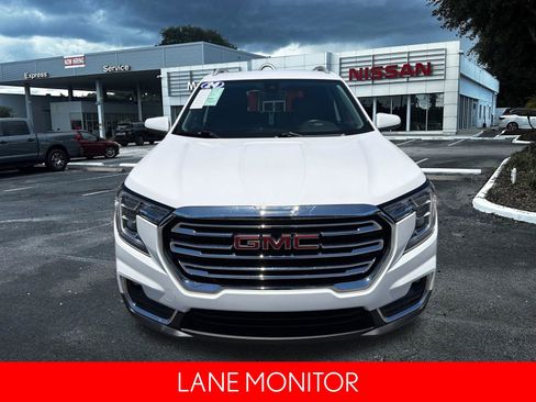 Used 2024 GMC Terrain SLT FWD image 10